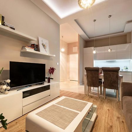 Warsaw - Aparts Lotnisko Okecie Apartment Екстериор снимка