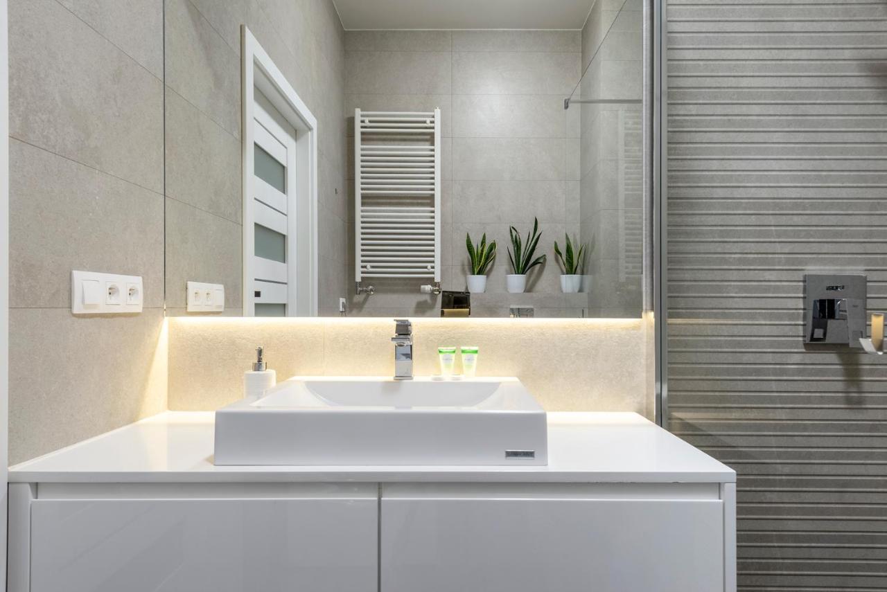 Warsaw - Aparts Lotnisko Okecie Apartment Екстериор снимка